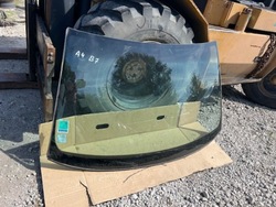 Audi a4 b7 стекло лобовое pod датчик фото №1