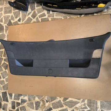 Защита крышки обивка багажника 1k6867601d vw golf v фото №1