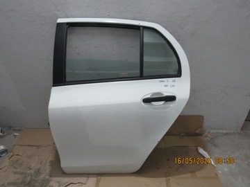 Дверь левый зад комплектные yaris ii 068 фото №1