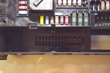 Коробка предохранителей bmw 5 touring f11 9234421 3.0l дизель 190kw 2011 фото №1