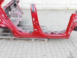 Toyota yaris cross порог стойка правые 23r. фото №1