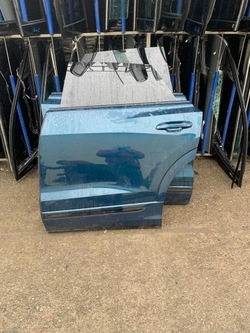 Двері лівий зад ліві задні audi q8 фото №1