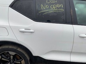 Volvo xc40 планка крыльев правый зад фото №1