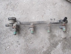 Renault laguna ii 2 форсунки планка впрыскивающий 1.8 16v фото №1