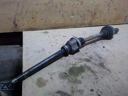 Піввісь праві перед peugeot 3008 2.0 hdi фото №1