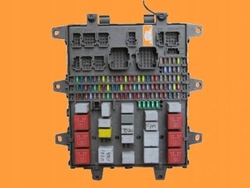 Renault premium dxi плита предохранителей w капот фото №1