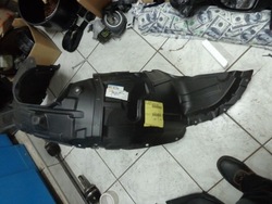 Mazda 3 2003-2009 підкрилок праві перед оригінал. нове фото №1