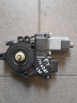 Двигунчик опускання скла праві зад i30 i фото №1