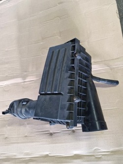 Корпус фільтра повітря vw tiguan 2.0 tdi 3c0129607as фото №1