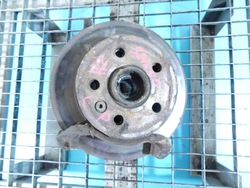 Поворотна опора ліва ступиця перед 1.9d vw transporter t4 фото №1