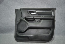 Dodge ram 1500 5 gen 2019-боковина обивка дверь правые перед фото №1