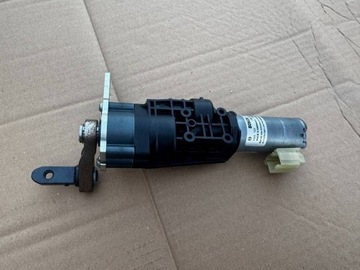 Двигунчик кришки багажника лівий зад audi a6 c7 avant універсал 4g9827851e фото №1