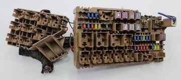 Коробка запобіжників mazda rx-8 rx8 rb101300n фото №1