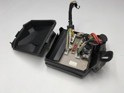 Renault clio iii 2007 рамка / модуль запобіжників фото №1