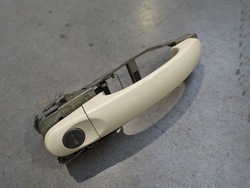 Vw new beetle 1y0 cabrio ручка дверь наружная правая комплектная крепление фото №1