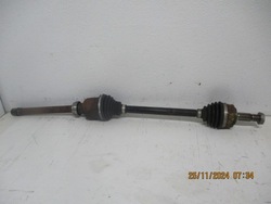 Піввісь права peugeot 2008 ii 1,2thp 9825384080 фото №1