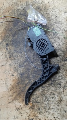 Потенціометр газу skoda fabia 1.4b 06r фото №1