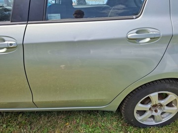 Дверь левая задние toyota yaris iii цвет 1j1 фото №1