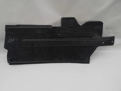 Skoda fabia захист шасі ліва 6q0825201e фото №1