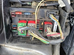 Peugeot 307 sw 02-09 коробка предохранителей 2.0 hdi модуль bsm оригинальный номер 9646405280 фото №1