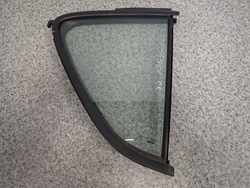 Suzuki splash 08-14 скло двері задня права фото №1