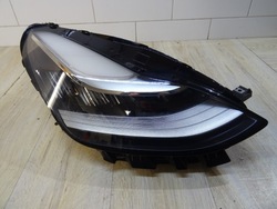 Лампа права перед tesla модель 3 led 1077376-00-c llu фото №1