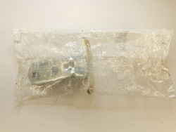 Opel петля дверь левый нижний зад оригинальный номер детали фото №1