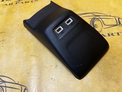 Защита заглушка туннеля среднего зад двойной гнездо usb peugeot 2008 ii фото №1