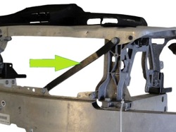 Mercedes c 205 купе передній рестайлінг кронштейн з'єднувач лівий балка pas 63 amg фото №1