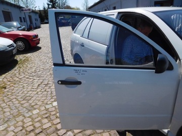 Двері перед праві fabia i 2004. білий універсал фото №1