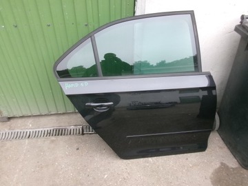 Skoda rapid двері праві зад комплектні hb фото №1