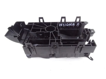 Opel insignia a 08-17 захист корпус запобіжників фото №1