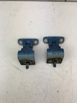 Vw polo петля кришки багажника 6q6827301b фото №1