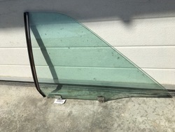 Стекло боковая левая зад задняя mercedes w124 купе ce c124 фото №1