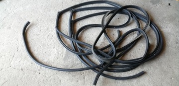 Mazda 3 03-09 прокладка крышки багажника фото №1