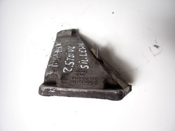 Лапи двигуна передня ліва audi a4 b5 2.5tdi v6 фото №1