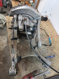 Bmw f10 подвешивание левый зад поворотный кулак ступица 6793769 фото №1