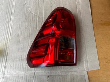 Toyota hilux viii 15- лампа лівий зад оригінал ліва задня фото №1
