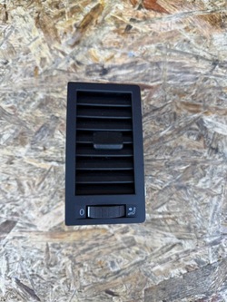 Решітка повітропровід права vw t5 7e5815706 фото №1