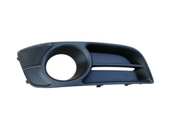 Решітка права бампера перед toyota corolla e12 hb рестайлінг 04-07 фото №1