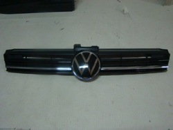 Решітка решітка радіатора vw golf vii 5g0853651cc фото №1