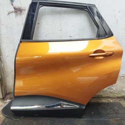 Renault captur рестайлинг дверь левый зад фото №1