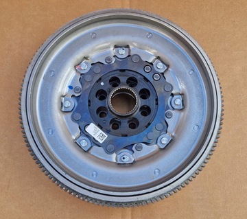 Зчеплення колесо двомасовий 05l105266j vw skoda ідеал фото №1