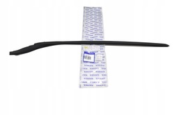 Volvo xc60 ii правая вертикальная планка стёкла лобовой фото №1