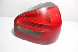 Лампа права задня audi a3 8l фото №1