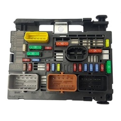 Коробка запобіжників c berlingo iii peugeot psa 9807028780 фото №1