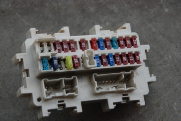 Коробка запобіжників pathfinder r51 04- 2.5 dci фото №1