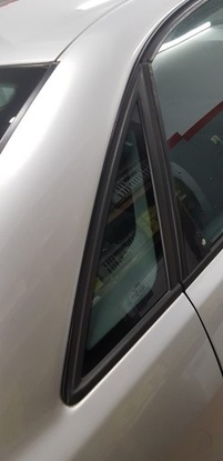 Audi a4 b5 fl 1999-01 скло бокова кузовна фото №1