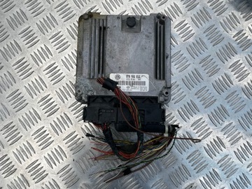 Vw t5 2.5 блок управления двигателя 070906016 0281010732 фото №1