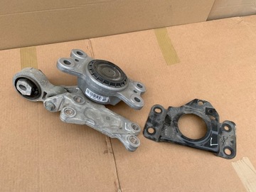 Лапи держатель двигателя левая ford edge mk2 3.5 2016- фото №1